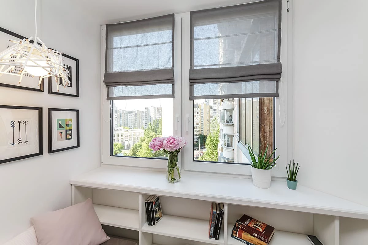 Какой материал римских штор нужен для классического стиля?